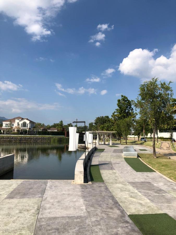 Serene Lake Condominium Chiang Mai Esterno foto